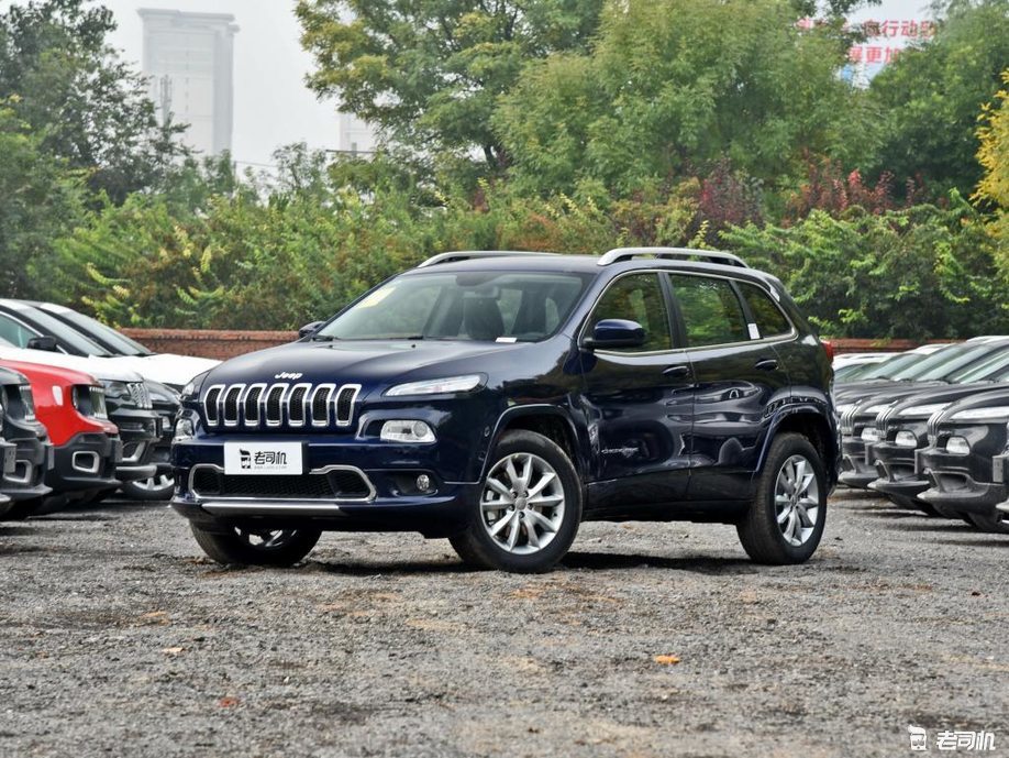 老款车型返场清仓jeep自由光经典运动版上市