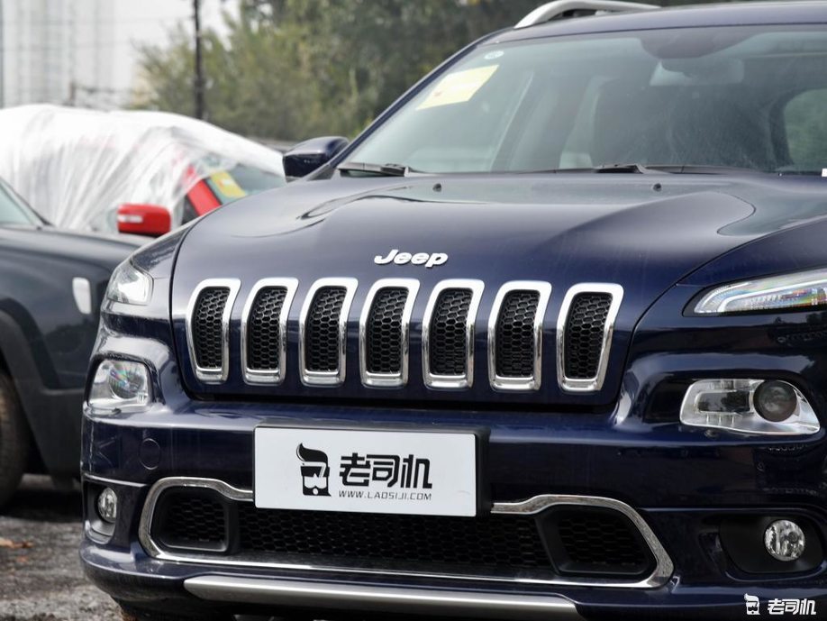 老款车型返场清仓jeep自由光经典运动版上市