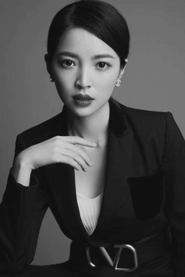 "最美台球裁判"私照曝光,频遭粉丝求爱,身材太诱惑