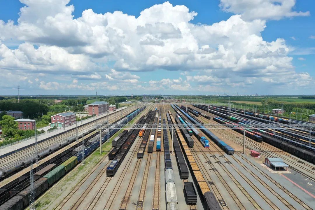 上半年铁路货运收入1877亿元 同比下降4.2%