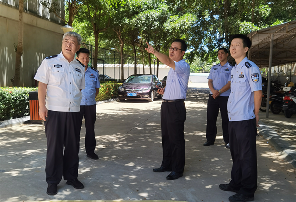 调研期间,文昌法院党组书记,院长李戈详细介绍了文昌法院审判综合楼