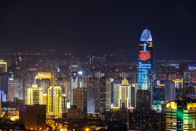 上榜"美好生活城市",实至名归更需乘风破浪丨闪电评论