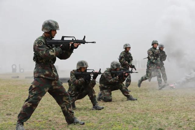 燃!燃!火箭军超燃练兵图