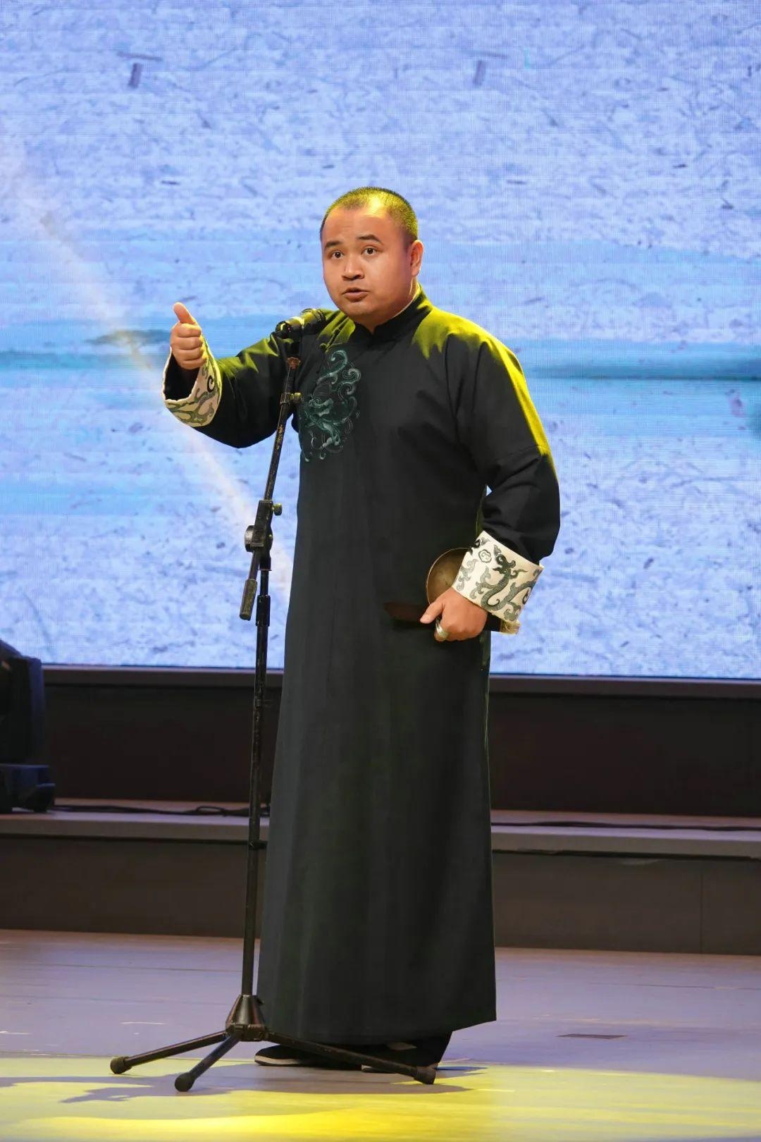 杭州市城管局,杭州文广集团承办,杭州滑稽艺术剧院编排节目并组织演出