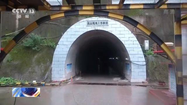 提前45天重庆郑万高铁巫山隧道4号至7号横通道顺利贯通