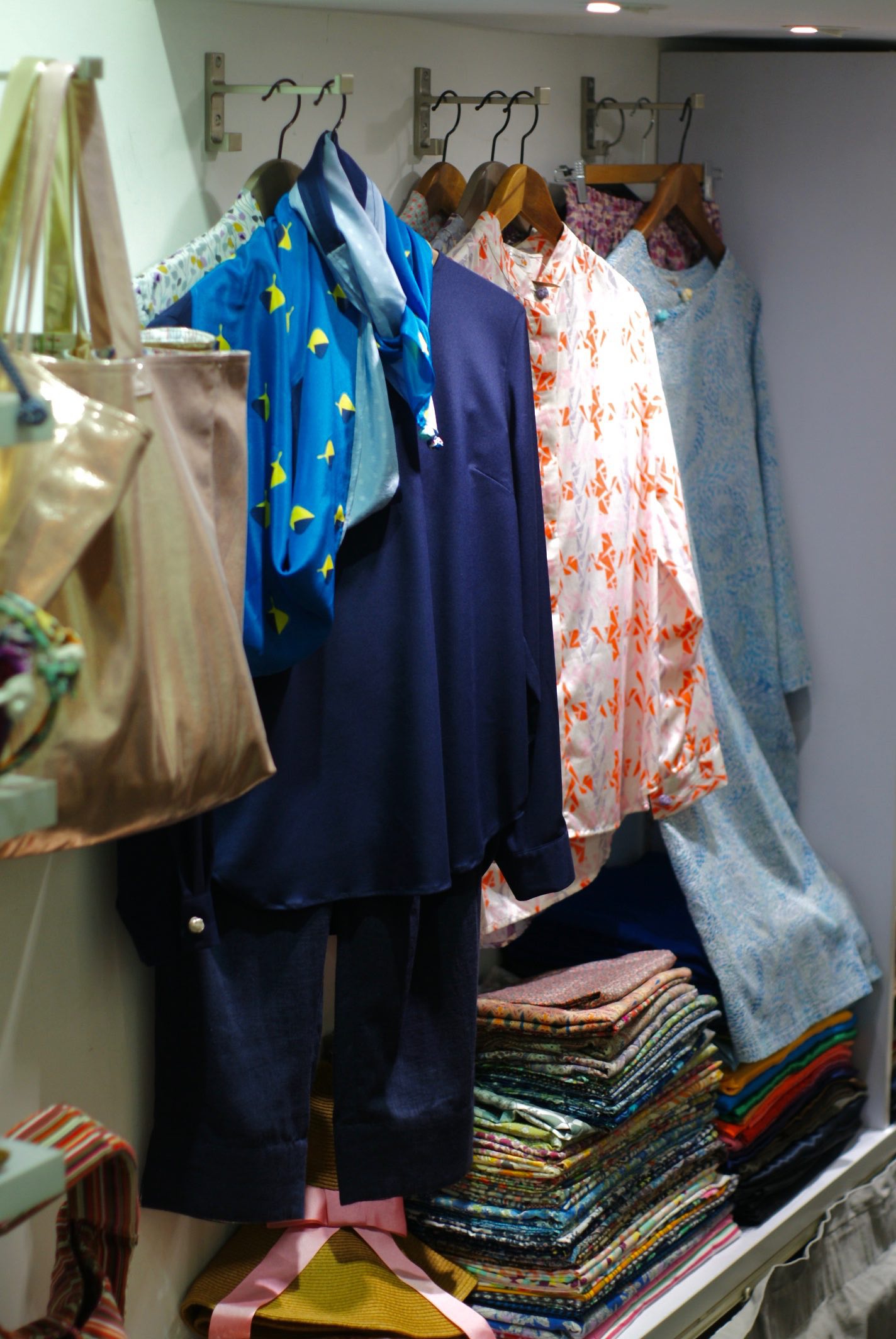 懂得做衣服,设计起来就有了更大的信心.