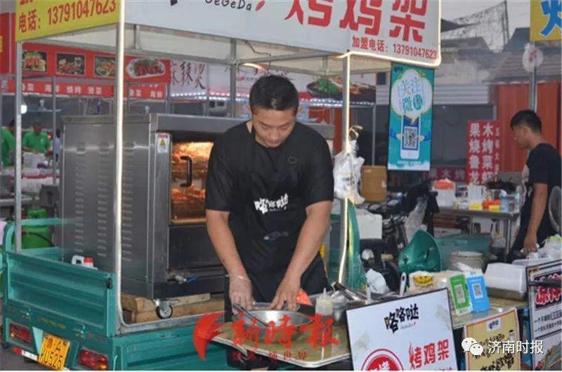济南96年小伙创业烤鸡架，还创立了自己的品牌，3个月引来3个加盟商