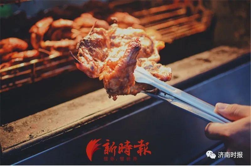 济南96年小伙创业烤鸡架，还创立了自己的品牌，3个月引来3个加盟商