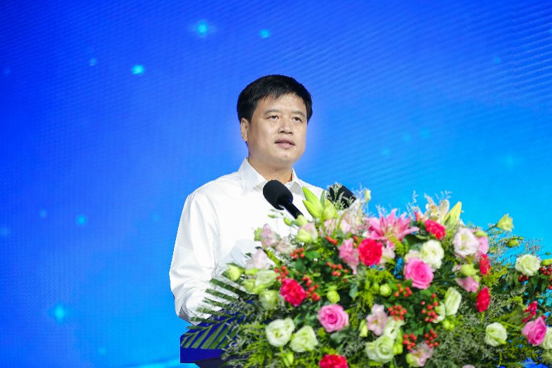 省委组织部副部长龚文东,省发改委二级巡视员孙永田,省科技厅党组成员