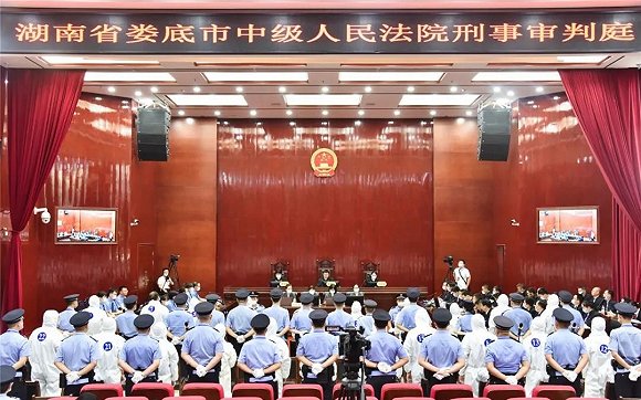 共造成5人死亡湖南尚同军等23人涉黑案一审开庭审理