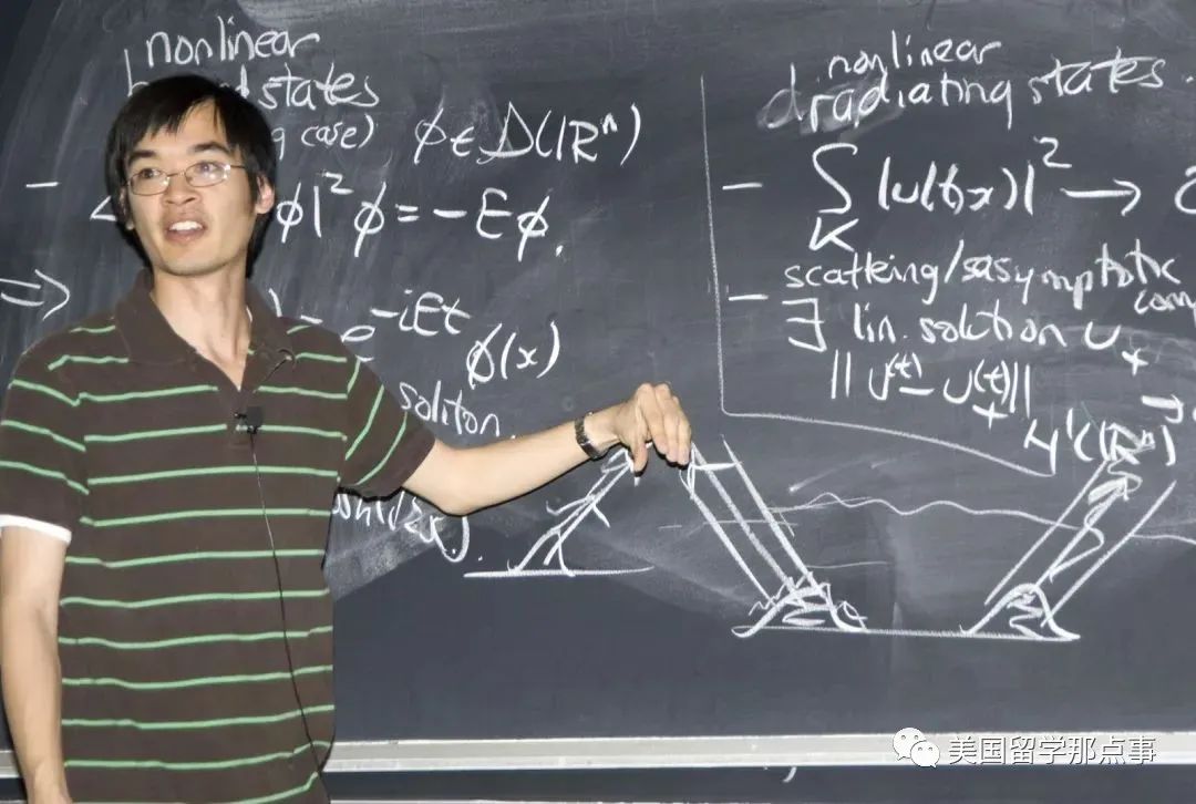 他拥有人类最高智商17岁读博24岁当教授却在父母的