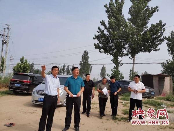 开封祥符区区委副书记何俊岭到范村乡调研指导产业扶贫工作