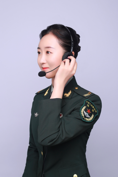 登上征兵海报的女孩:穿着军装的自己,是这辈子最美的样子