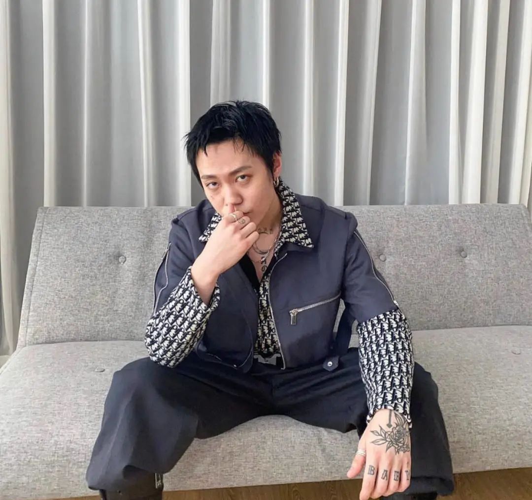 mkit rain所属的bloo于17年12月发行了首张ep专辑《downtown baby》