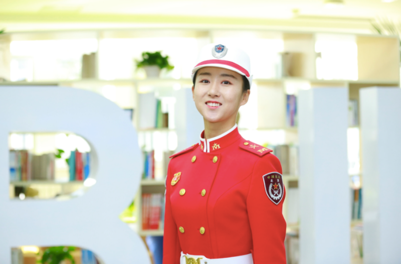登上征兵海报的女孩:穿着军装的自己,是这辈子最美的样子