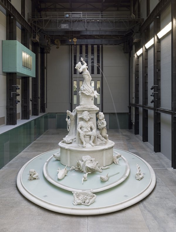 卡拉·沃克的喷泉雕塑