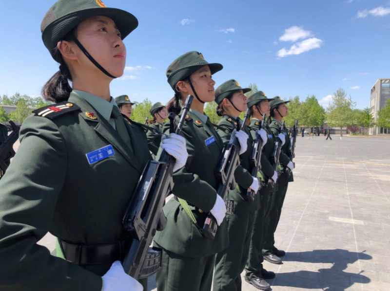 登上征兵海报的女孩穿着军装的自己是这辈子最美的样子