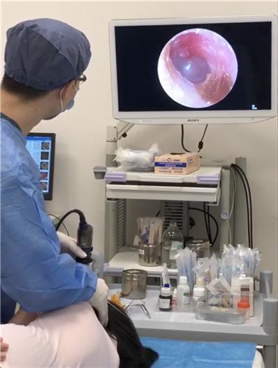 掏耳屎是个技术活，在家乱掏的后果和他一样休闲区蓝鸢梦想 - Www.slyday.coM