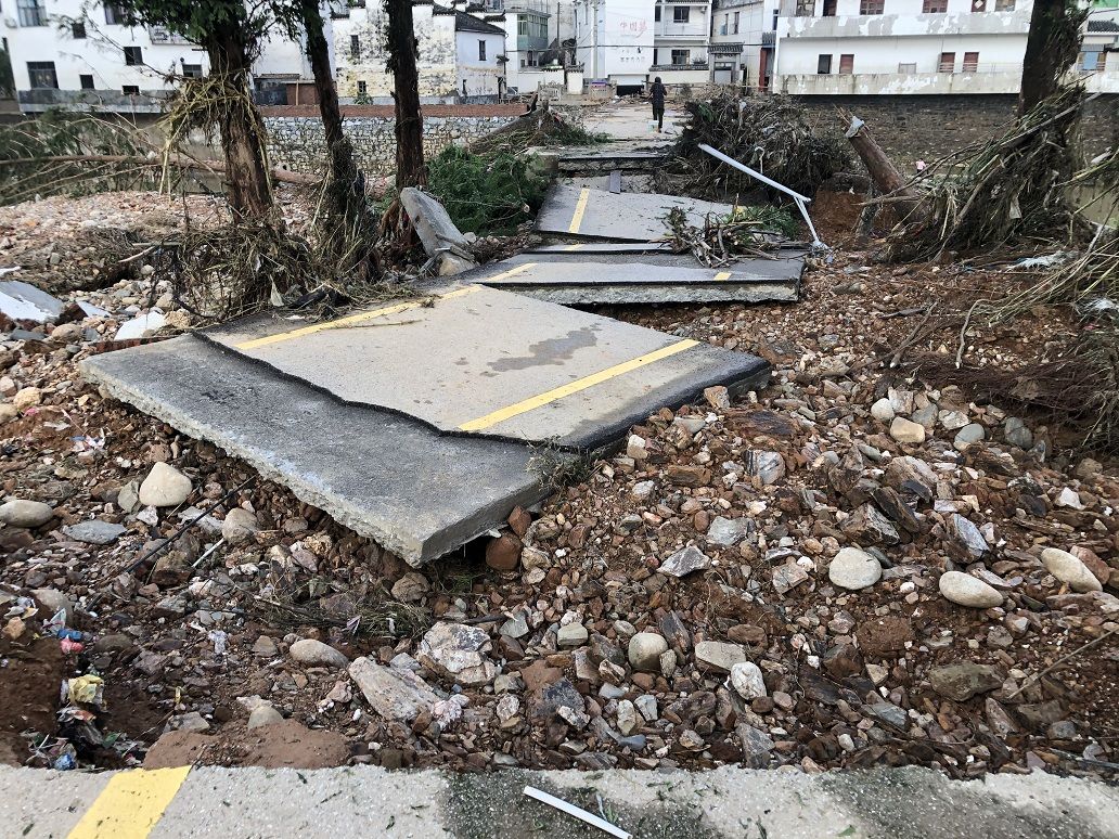 被洪水冲毁的车田村幼广场。受访者供图