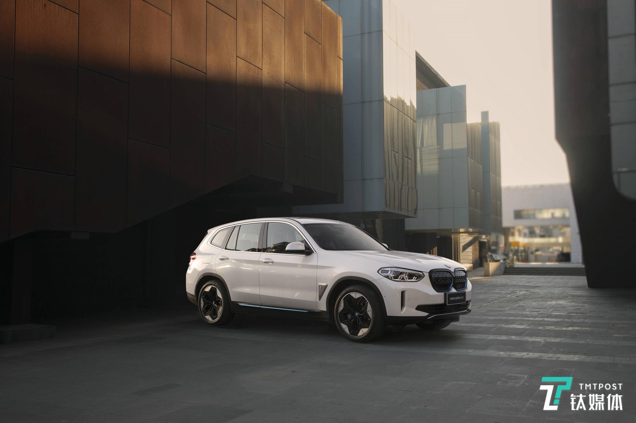宝马纯电动车型BMW iX3全球首发，将在中国率先上市休闲区蓝鸢梦想 - Www.slyday.coM