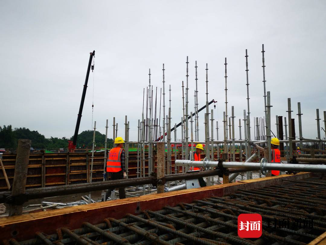 川南城际铁路自贡东站站房项目地下室结构全面封顶 将于2021年建成投用