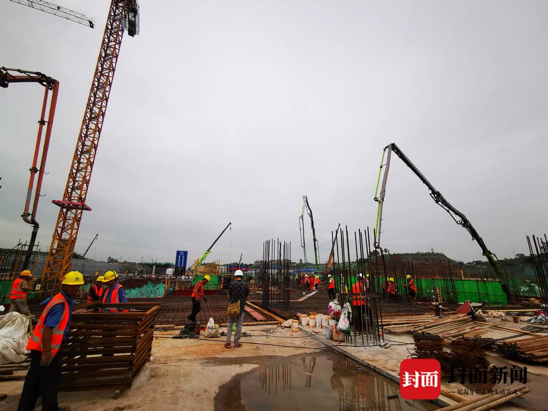 川南城际铁路自贡东站站房项目地下室结构全面封顶 将于2021年建成投用