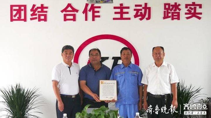 垦利区委常委,副区长高加夫发放《致全区重点企业的一封信》