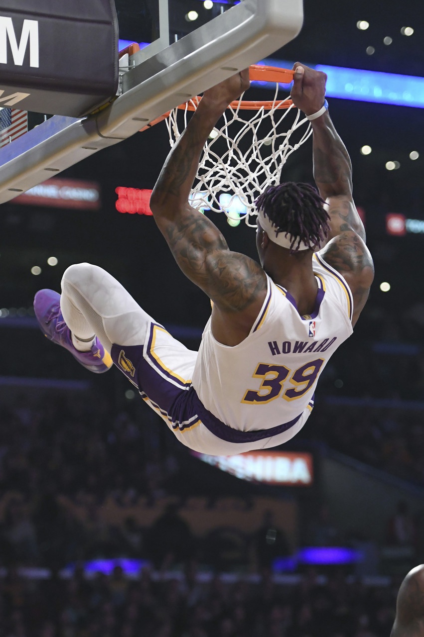 湖人官方晒霍华德本季5大精彩扣篮 火花:很开心重披紫金战袍