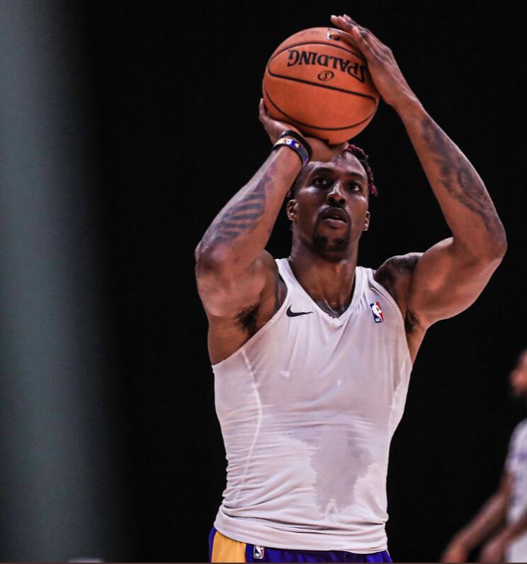 霍华德训练照身材健硕肌肉发达