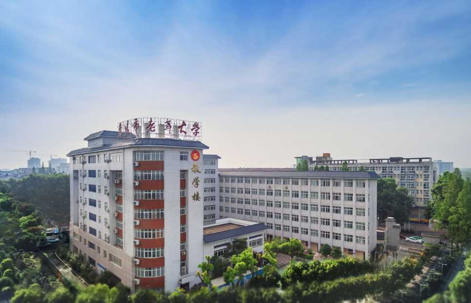 襄阳市老年大学: 大疫大考思大恩 "三爱"入魂铭使命