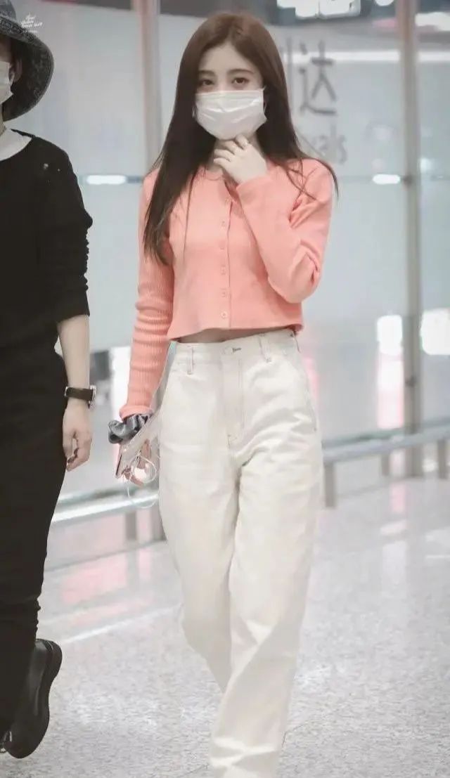 159的鞠婧祎160的沈月163的赵露思矮个子女星生存太难了