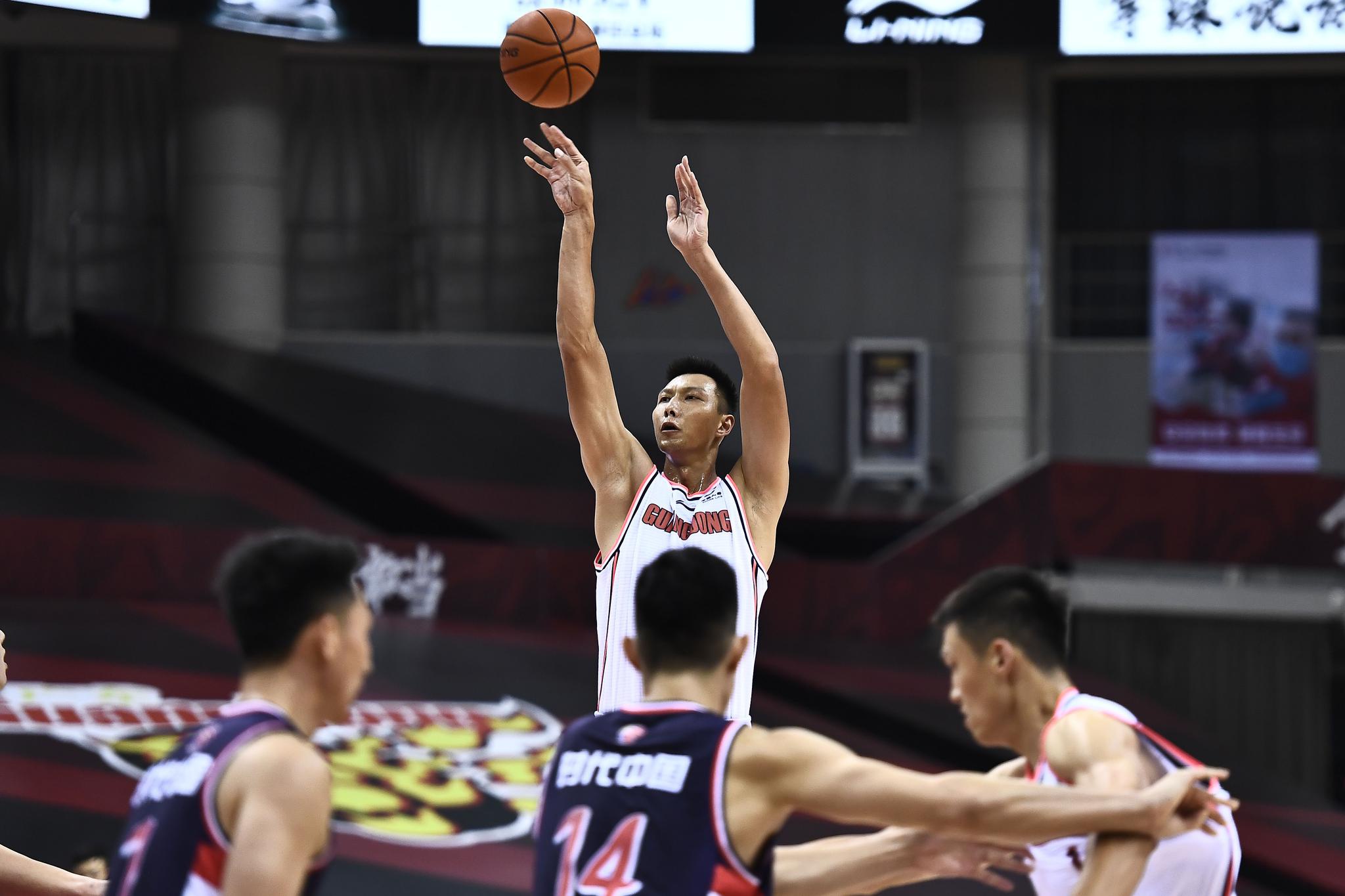 cba综合|广东凯歌高奏迎25连胜 广厦经受八一强劲挑战