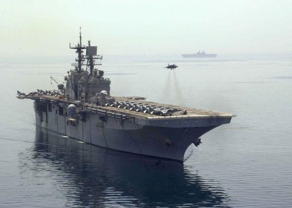 在入侵伊拉克战争期间，美国海军“巴丹”号曾经一气搭载了22架“鹞”式战斗机，说不上起了多少作用，但至少壮了声色