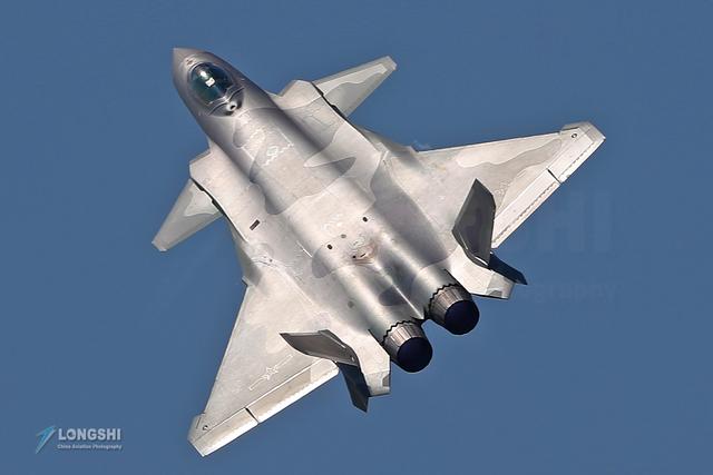 国产歼20战斗机捷报传来改进型配备矢量发动机实力再上新台阶
