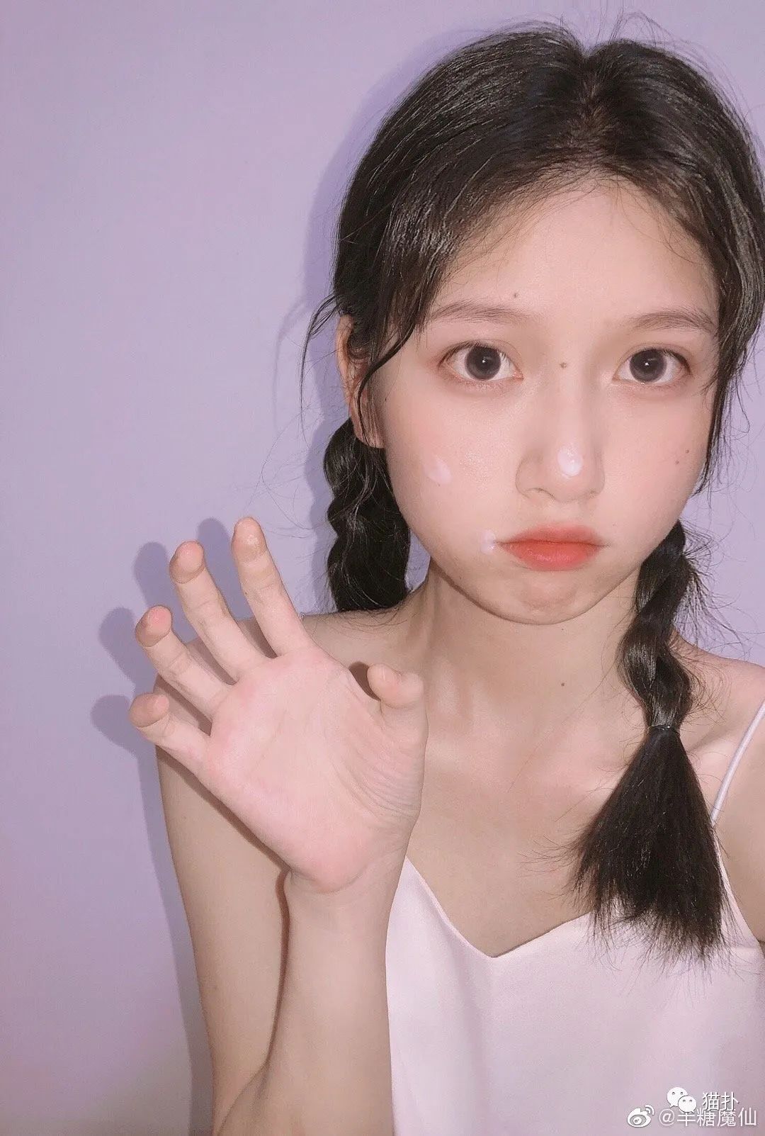 超火的绿茶拍照精髓:穿最清凉的衣服,做最纯的表情 ?