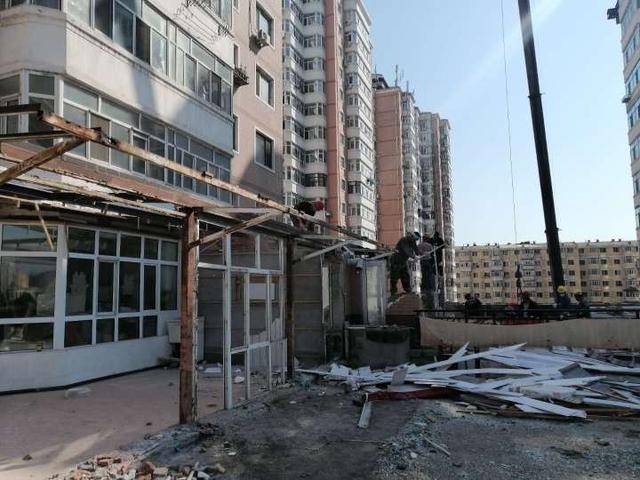 道外区麒麟华府小区8处私建被拆