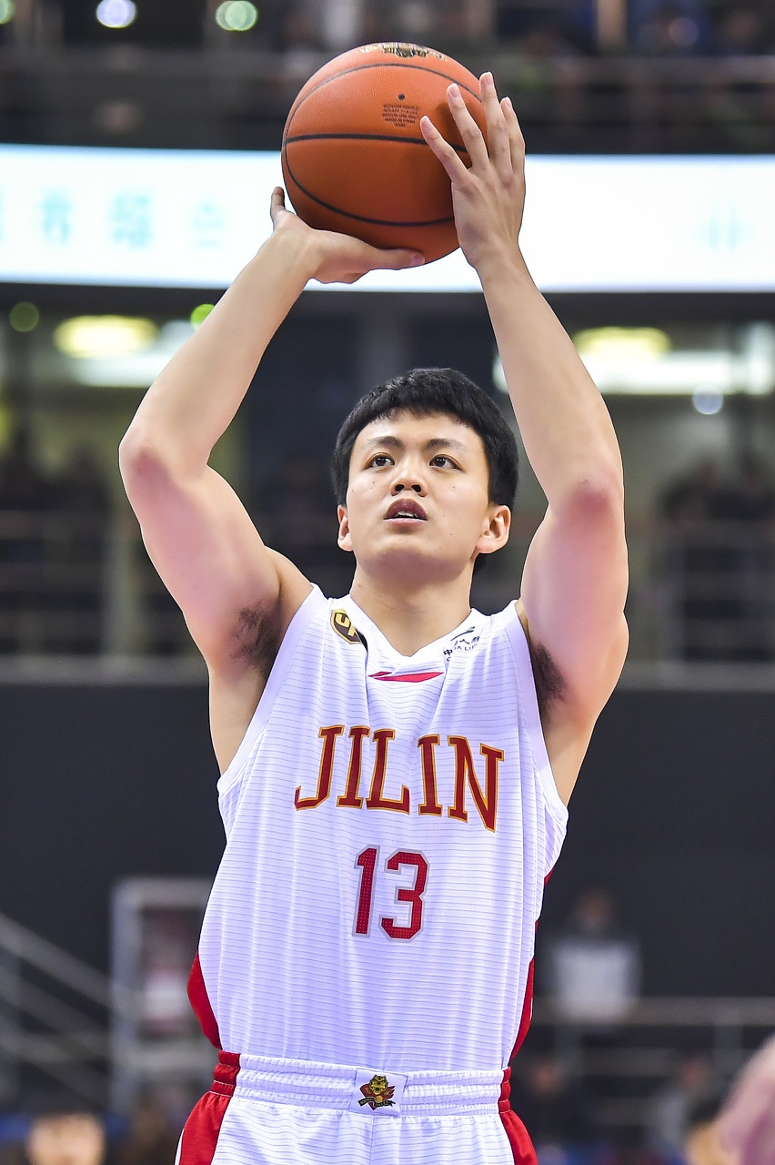 姜宇星独砍27分7篮板6助攻5抢断