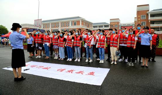 霍邱县商校中考排行_霍邱:红马甲助力中考为梦护航