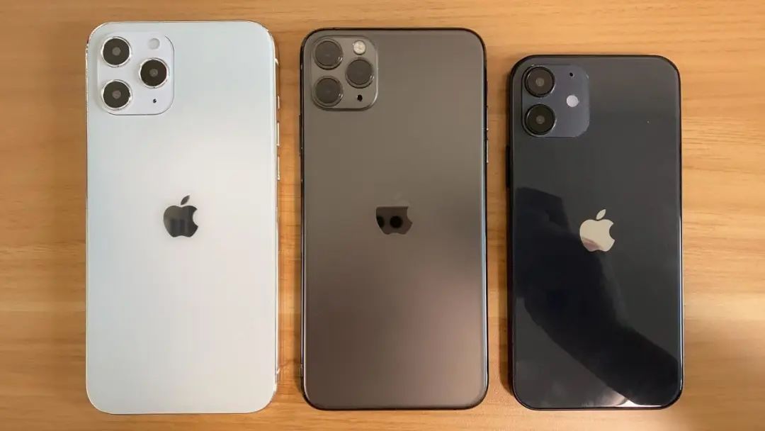 我买到了iphone12和12pro真机模型今年确实变化很大
