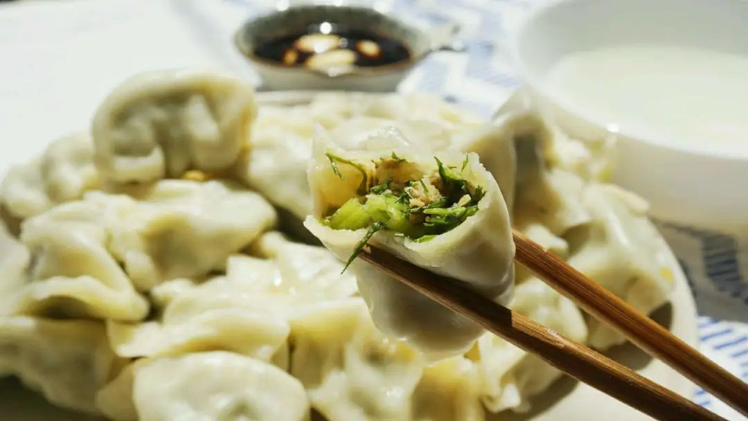 茴香馅儿大饺子图片来源见水印炸香椿鱼儿,花椒芽儿炒合菜第一茬儿的