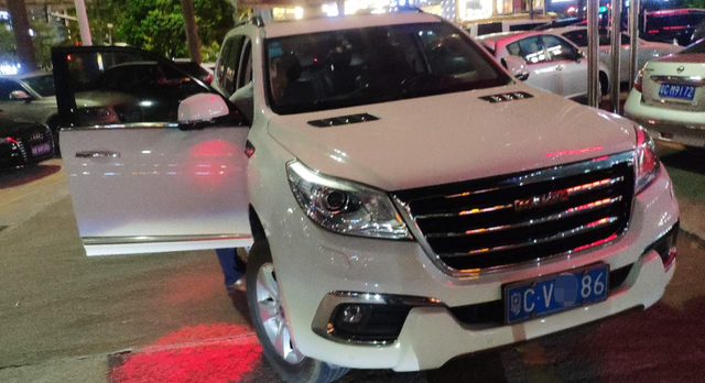 女子开宾利深夜去搓麻将，车停楼下被人撞损20万！闯祸的也是……休闲区蓝鸢梦想 - Www.slyday.coM