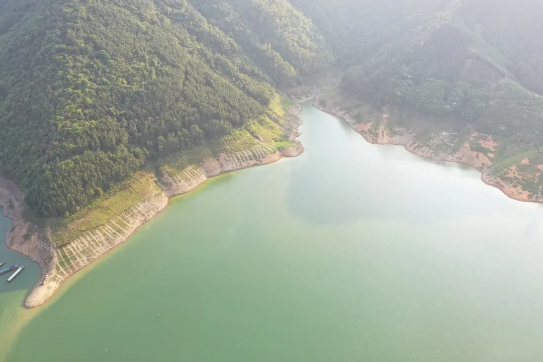 西林红谷沟整治前后