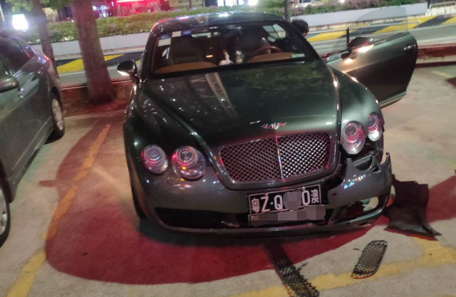 女子开宾利深夜去搓麻将，车停楼下被人撞损20万！闯祸的也是……休闲区蓝鸢梦想 - Www.slyday.coM
