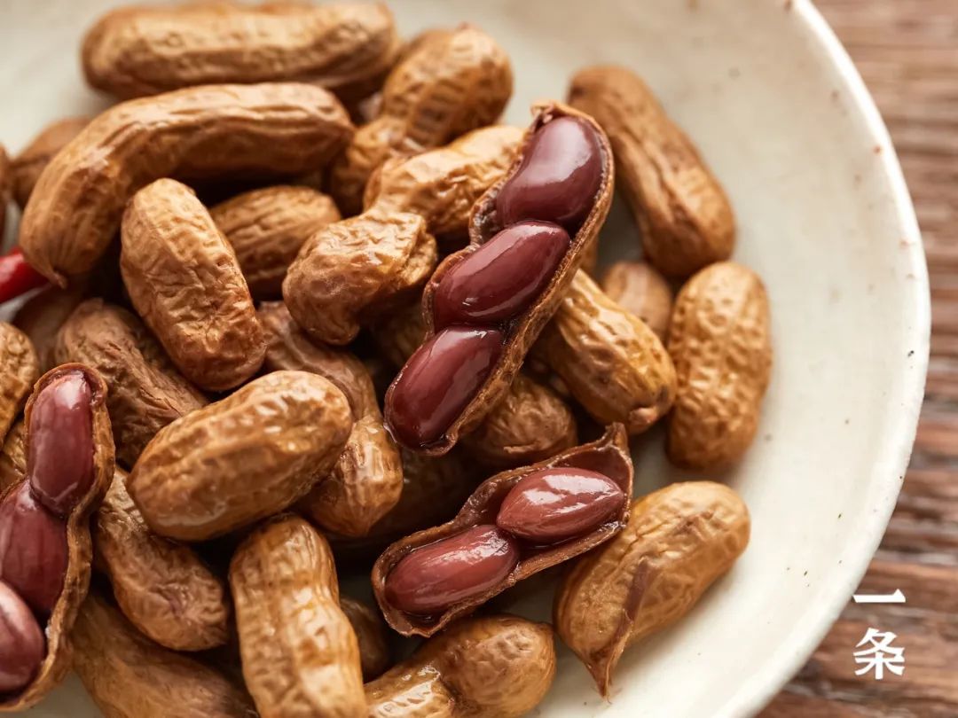 开袋即食的卤水花生,鲜香可口,连壳都要嗦干净!