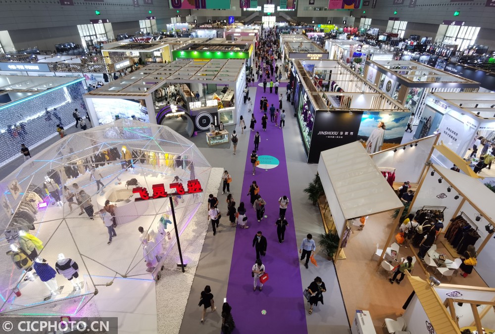 2020年7月15日,广东深圳国际会展中心拍摄的大湾区国际服装服饰