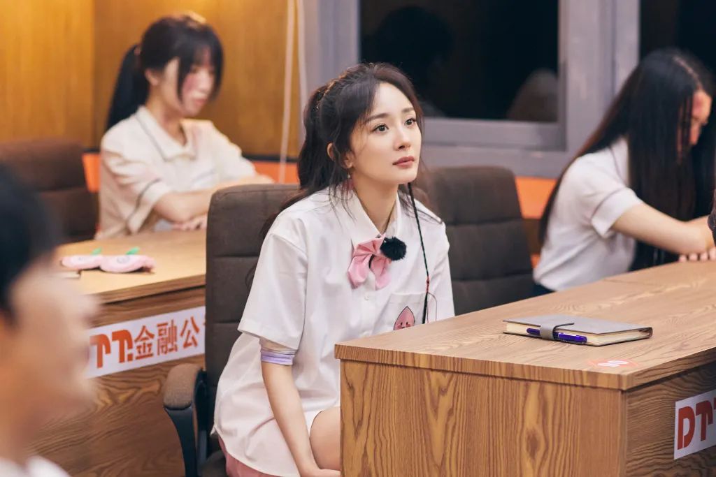 又美又降温,幂姐的编发有点东西