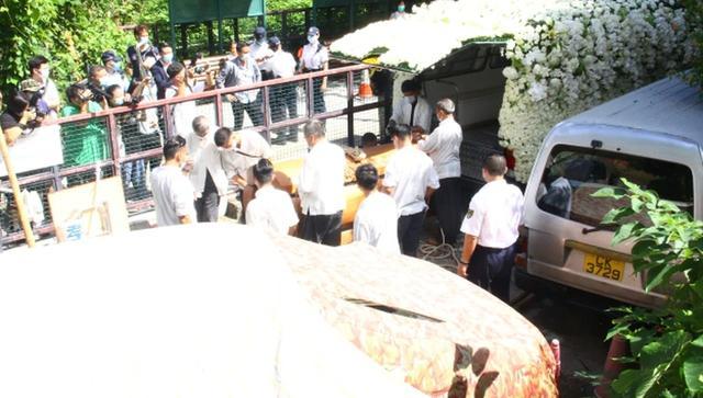 赌王遗体举行转交仪式明年再下葬