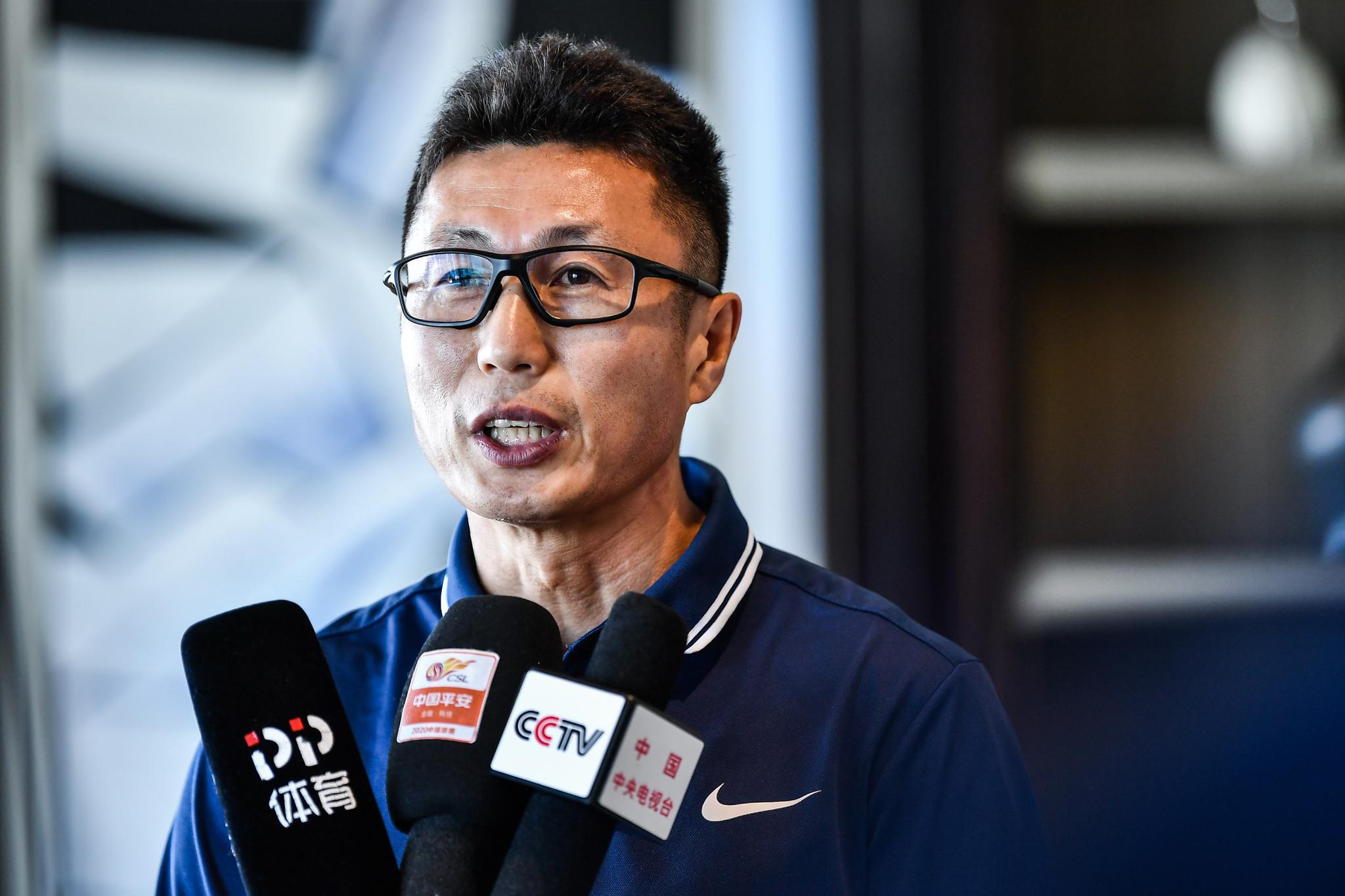 戚军在接受采访.中国足协供图