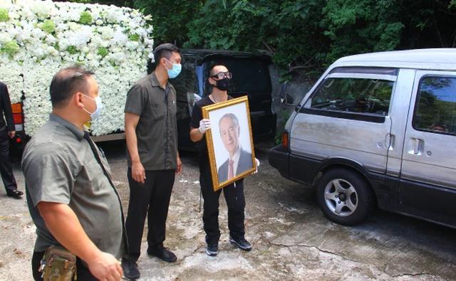 赌王遗体举行转交仪式明年再下葬