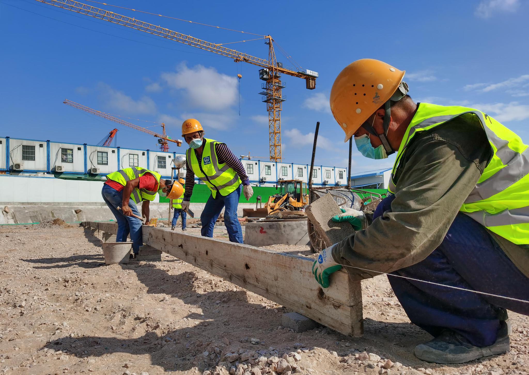 中国投资呈现新局面:老基建"补短板" 新基建"扩乘数"